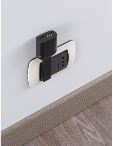 Spina Italiana Ultrapiatta USB tipo A e USB-C&trade 2P+T250V 10A 20W