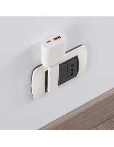 Spina Italiana Ultrapiatta USB tipo A e USB-C&trade 2P+T250V 10A 20W